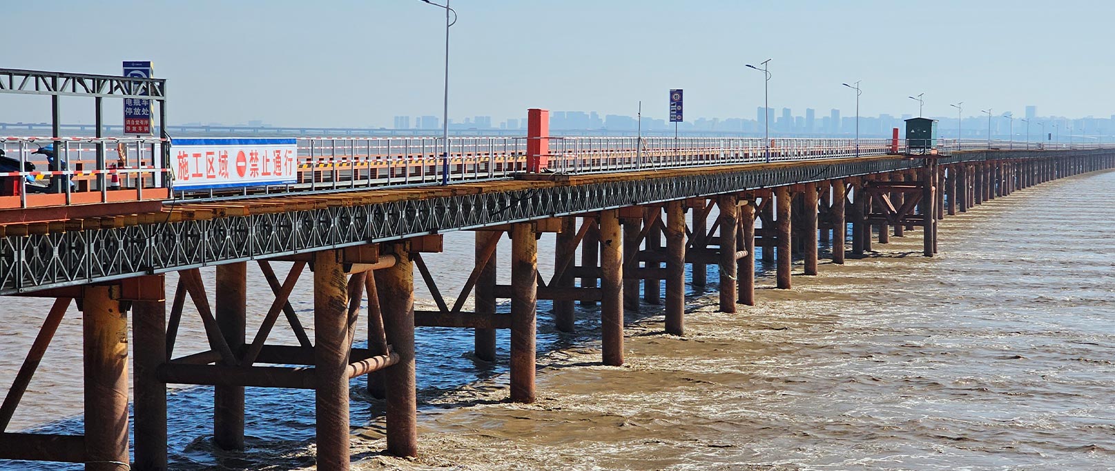 Zhoushan Highway-železniční most