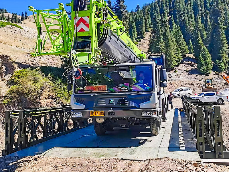 CB100 Bailey Bridge Třířadý jednovrstvý vyztužený lakovaný antikorozní Bailey Bridge